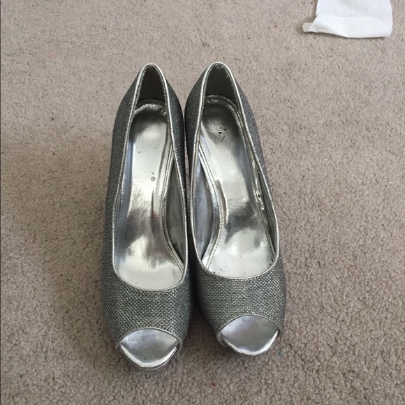 Sparkly heels 👠 - Picture 2 of 5